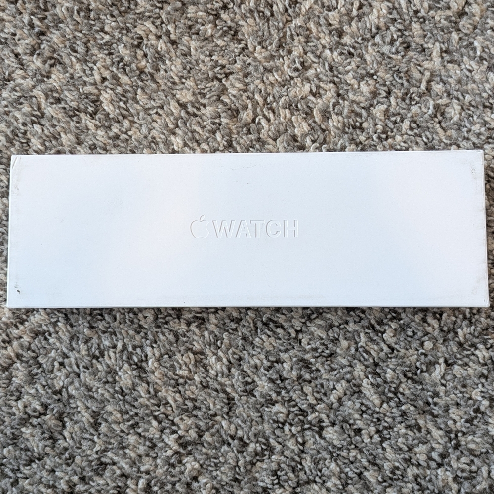 NIB Apple Watch Series 9 GPS 45mm M/L - Picture 2 of 5